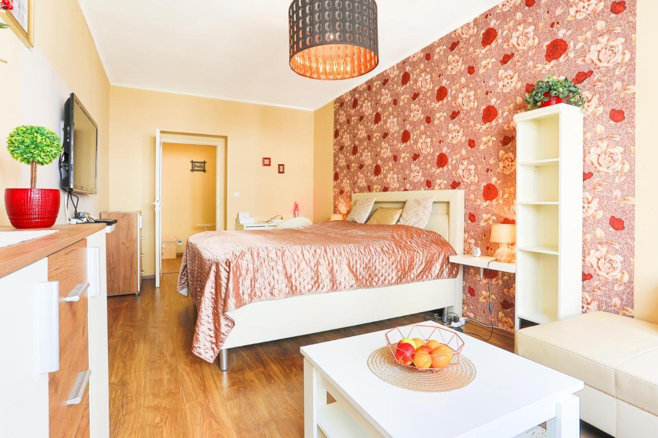 Apartment Carla Karlovy Vary Bagian luar foto